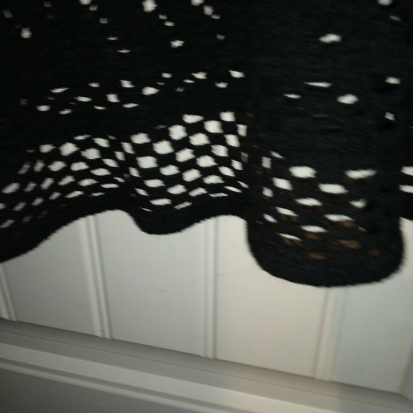 Black stringed sweater cape - Picture 4 of 8